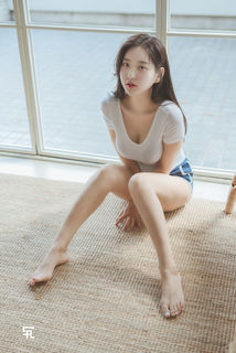 Shin Jae-eun feet photo thumbnail