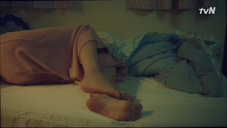 Shin Min-a feet photo 9