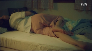 Shin Min-a feet photo 8