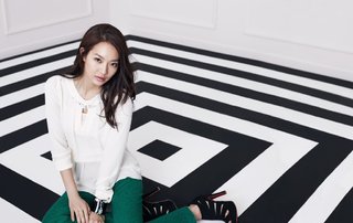 Shin Min-a feet photo 9