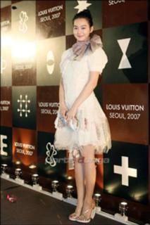 Shin Min-a feet photo 16