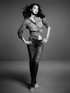 Shin Min-a feet photo 15