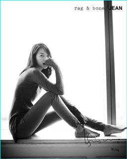 Shin Min-a feet photo 9
