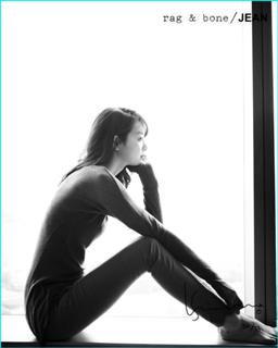 Shin Min-a feet photo 8