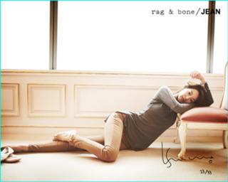 Shin Min-a feet photo 2