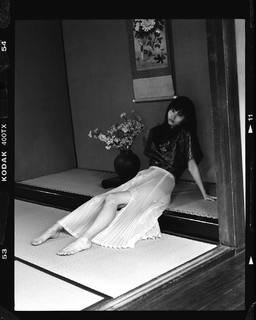 Shioli Kutsuna feet photo thumbnail