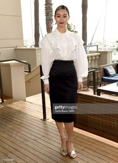 Shioli Kutsuna feet photo thumbnail