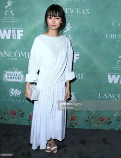 Shioli Kutsuna feet photo thumbnail