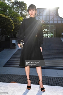 Shioli Kutsuna feet photo thumbnail