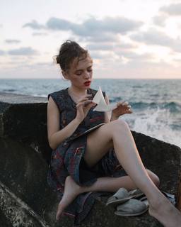 Shira Haas feet photo thumbnail