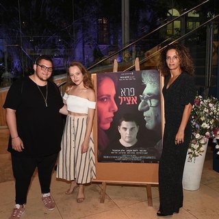 Shira Haas feet photo thumbnail