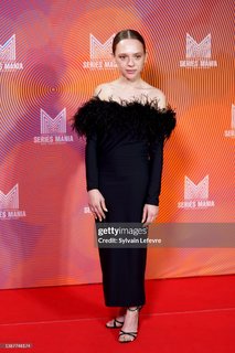 Shira Haas feet photo thumbnail