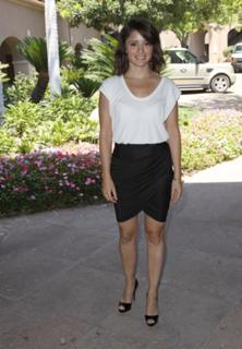 Shiri Appleby feet photo thumbnail