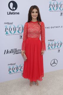 Shiri Appleby feet photo thumbnail