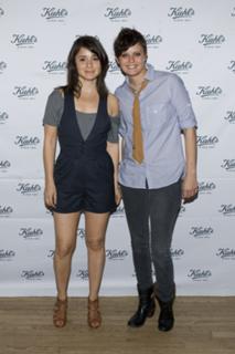 Shiri Appleby feet photo thumbnail