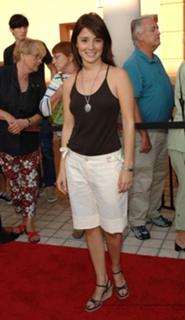 Shiri Appleby feet photo thumbnail