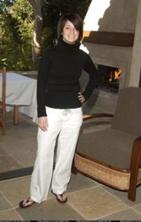 Shiri Appleby feet photo thumbnail