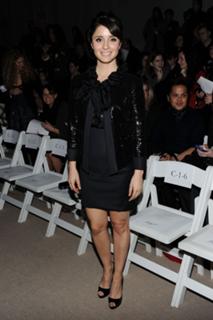 Shiri Appleby feet photo thumbnail