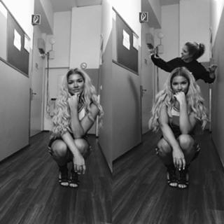 Shirin David feet photo thumbnail