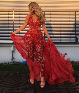 Shirin David feet photo thumbnail