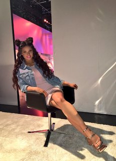 Shirin David feet photo thumbnail