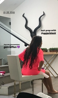 Shirin David feet photo thumbnail