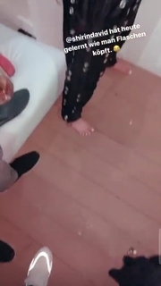Shirin David feet photo thumbnail