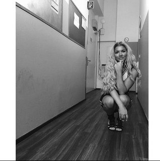 Shirin David feet photo thumbnail