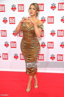 Shirin David feet photo thumbnail