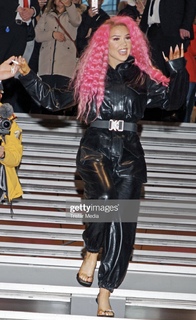 Shirin David feet photo thumbnail