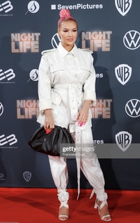 Shirin David feet photo thumbnail
