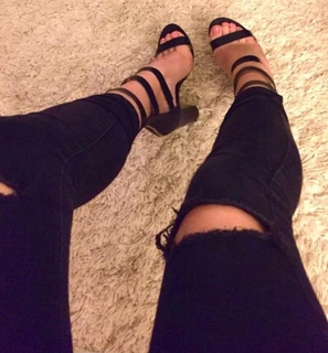 Shirin David feet photo thumbnail