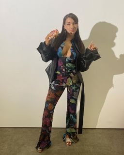 Shirin David feet photo thumbnail