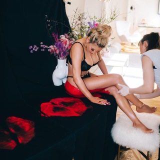 Shirin David feet photo thumbnail