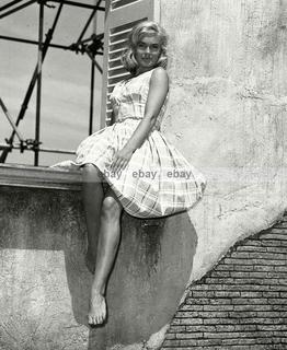 Shirley Eaton feet photo 14