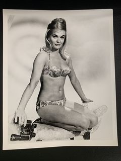 Shirley Eaton feet photo 11
