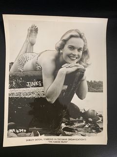 Shirley Eaton feet photo 9