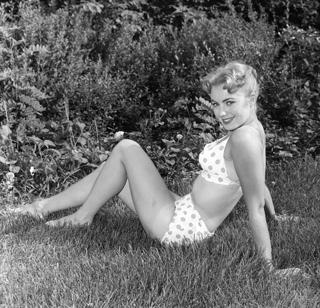 Shirley Jones feet photo thumbnail