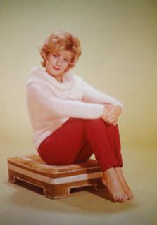 Shirley Jones feet photo thumbnail