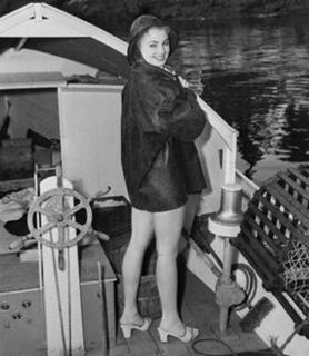 Shirley Jones feet photo thumbnail