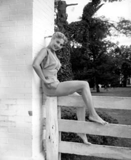 Shirley Jones feet photo thumbnail