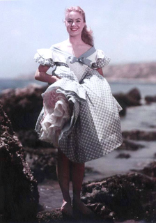 Shirley Jones feet photo thumbnail