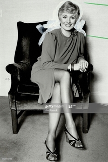 Shirley Jones feet photo thumbnail