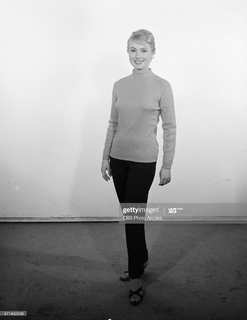 Shirley Jones feet photo thumbnail