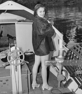 Shirley Jones feet photo thumbnail