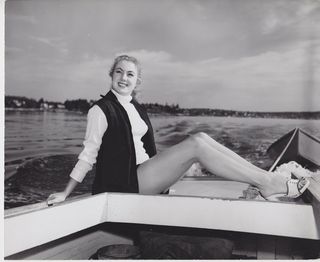 Shirley Jones feet photo thumbnail