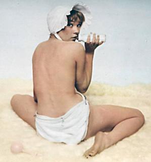 Shirley MacLaine feet photo thumbnail