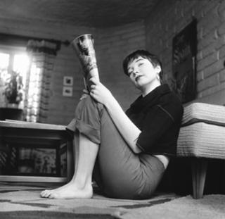 Shirley MacLaine feet photo thumbnail