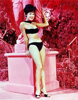 Shirley MacLaine feet photo thumbnail