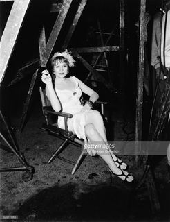 Shirley MacLaine feet photo thumbnail